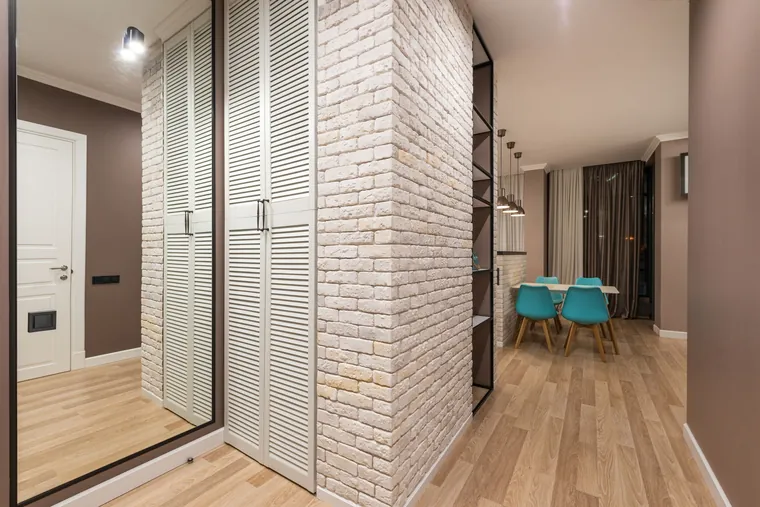 Interior design modern corridor whole wall mirror, laminate flooring